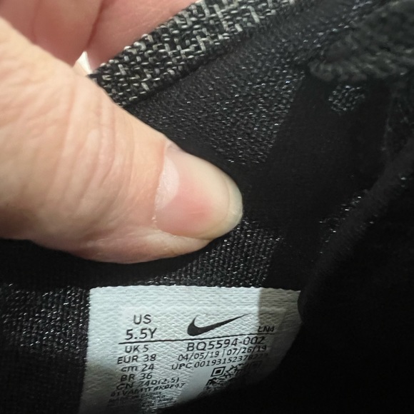 Boys 5.5 Nike zoom basketball shoes - Picture 7 of 7